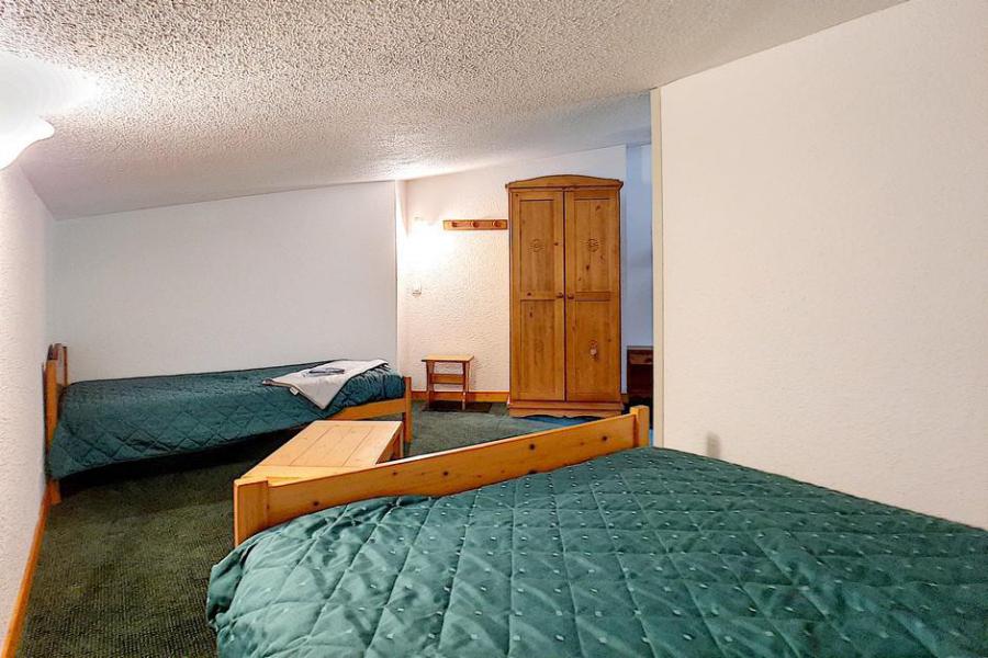 Rent in ski resort 2 room apartment 6 people (518) - La Résidence les Gentianes - Les Menuires - Bedroom