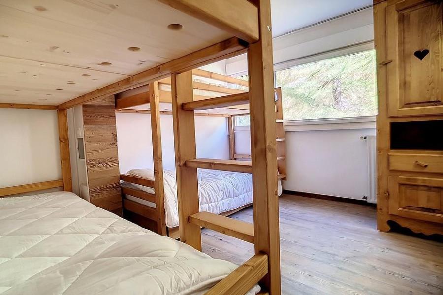 Rent in ski resort 2 room duplex apartment 5 people (C33) - La Résidence les Lauzes - Les Menuires - Bedroom