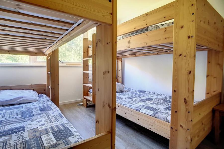 Rent in ski resort 2 room duplex apartment 5 people (D14) - La Résidence les Lauzes - Les Menuires - Bedroom