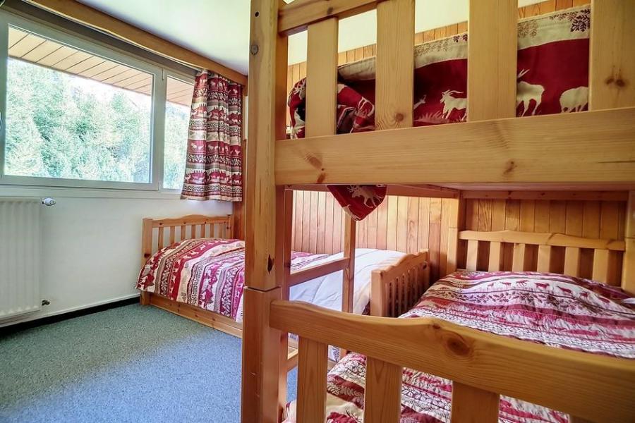 Rent in ski resort 2 room duplex apartment 5 people (E18) - La Résidence les Lauzes - Les Menuires - Bedroom