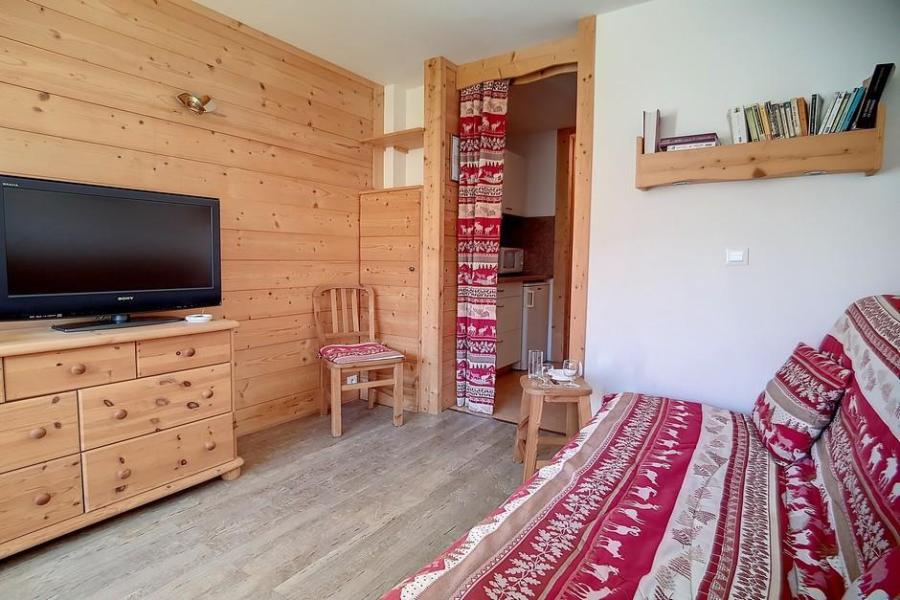 Rent in ski resort 2 room duplex apartment 5 people (E18) - La Résidence les Lauzes - Les Menuires - Living room