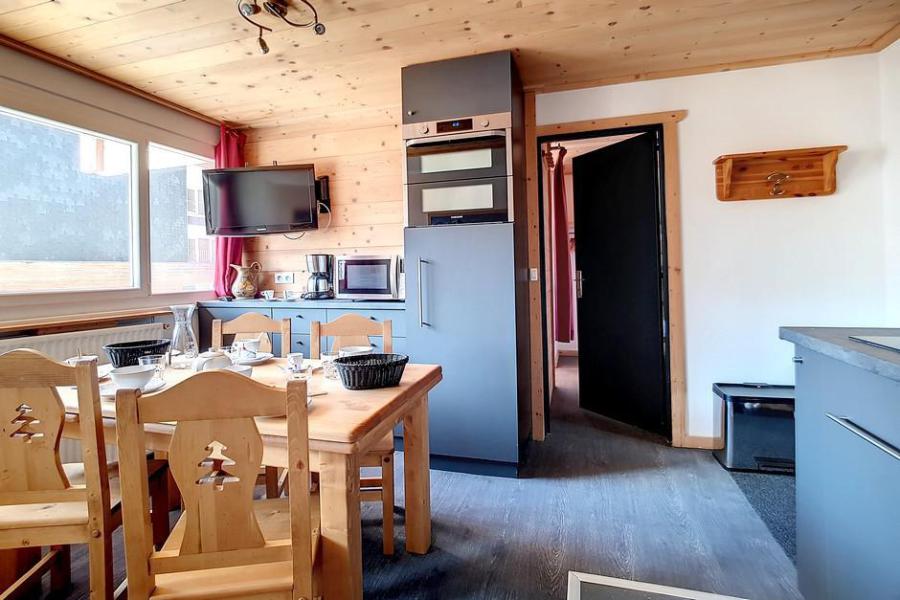 Rent in ski resort 3 room apartment 6 people (B1) - La Résidence les Lauzes - Les Menuires - Living room