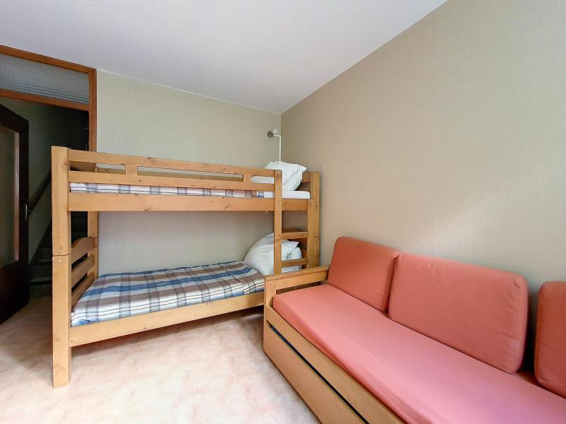 Wynajem na narty Apartament duplex 2 pokojowy 6 osób (C8) - La Résidence les Lauzes - Les Menuires - Pokój gościnny