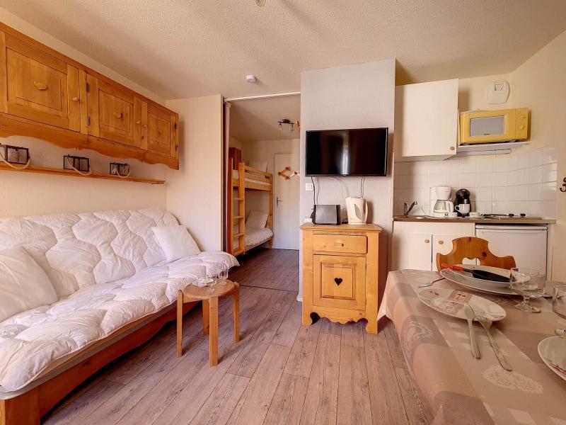 Rent in ski resort 1 room apartment 4 people (2708) - La Résidence Ski Soleil - Les Menuires - Living room