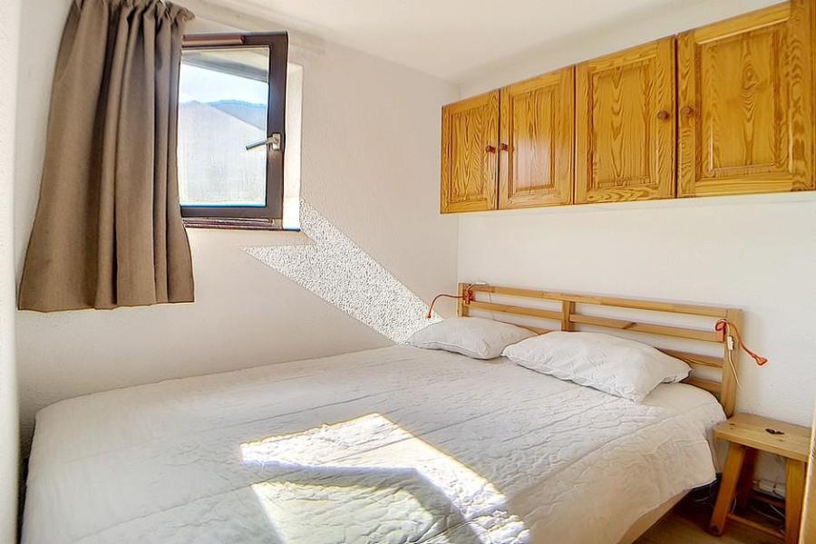 Rent in ski resort Studio cabin 4 people (1510) - La Résidence Ski Soleil - Les Menuires - Bedroom