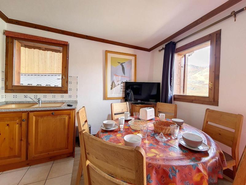 Rent in ski resort 4 room apartment 6 people (6) - Le Hameau de la Sapinière - Chalet Cembro - Les Menuires - Living room