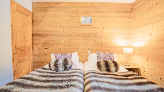 Rent in ski resort 7 room duplex chalet 12 people (Jasmine) - Les Chalets de Bettaix - Les Menuires - Bedroom