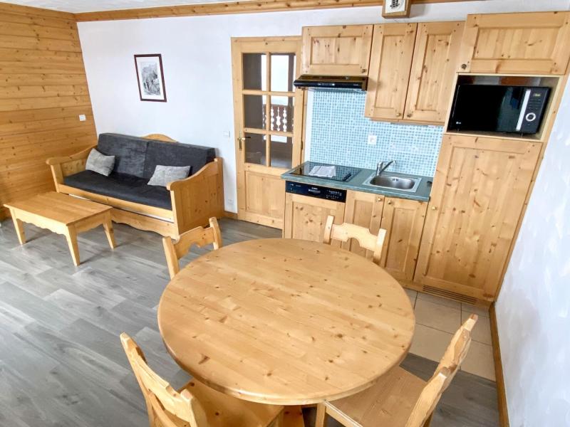 Wynajem na narty Apartament 3 pokojowy 6 osób - Les Chalets de l'Adonis - Les Menuires - Pokój gościnny