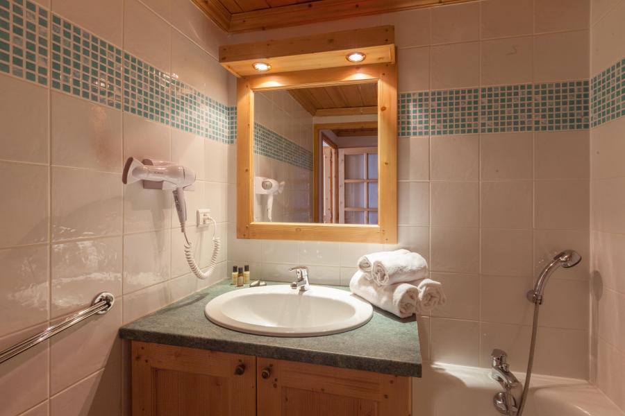 Rent in ski resort Les Chalets de l'Adonis - Les Menuires - Bathroom