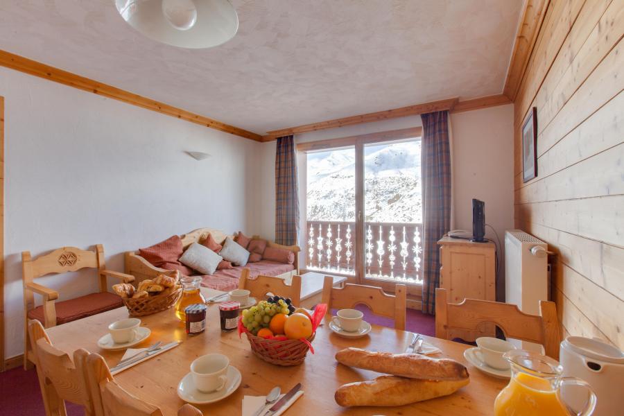 Rent in ski resort Les Chalets de l'Adonis - Les Menuires - Dining area