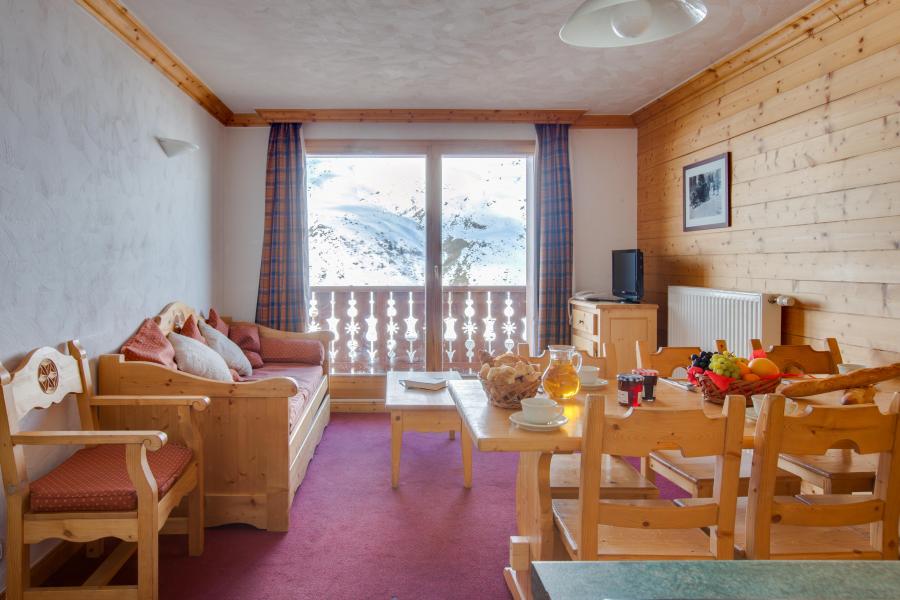 Rent in ski resort Les Chalets de l'Adonis - Les Menuires - French window onto balcony