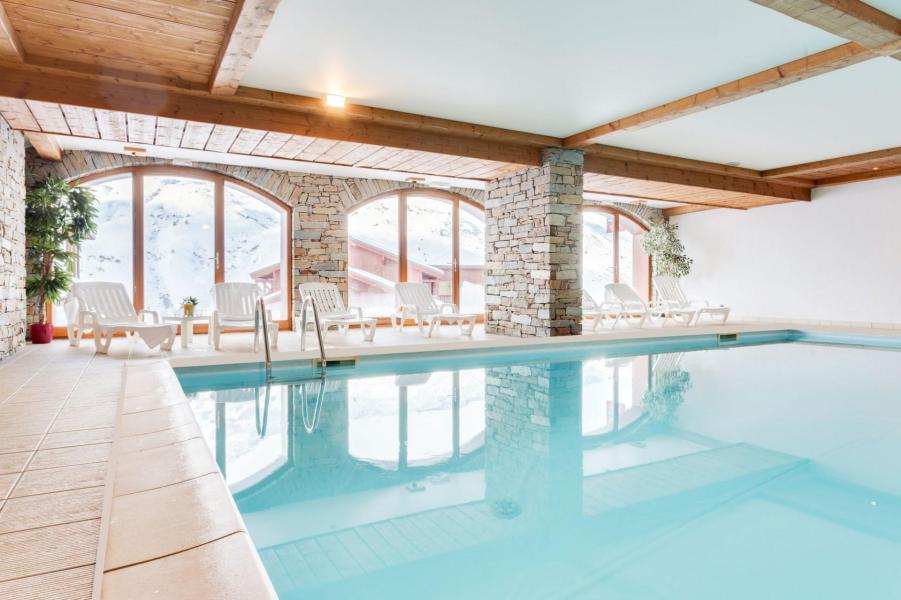 Location au ski Les Chalets de l'Adonis - Les Menuires - Piscine