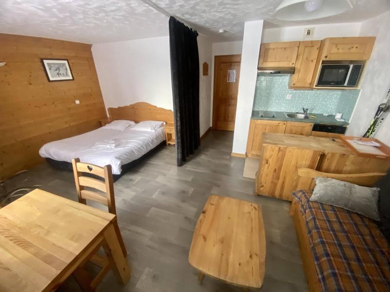 Wynajem na narty Les Chalets de l'Adonis - Les Menuires - Pokój gościnny