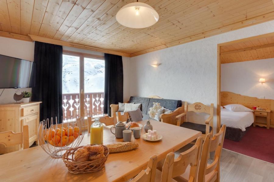 Skiverleih Les Chalets de l'Adonis - Les Menuires - Wohnzimmer