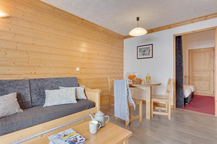 Skiverleih Les Chalets de l'Adonis - Les Menuires - Wohnzimmer