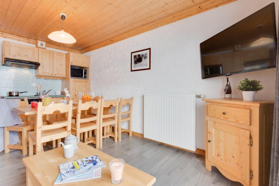 Skiverleih Les Chalets de l'Adonis - Les Menuires - Wohnzimmer