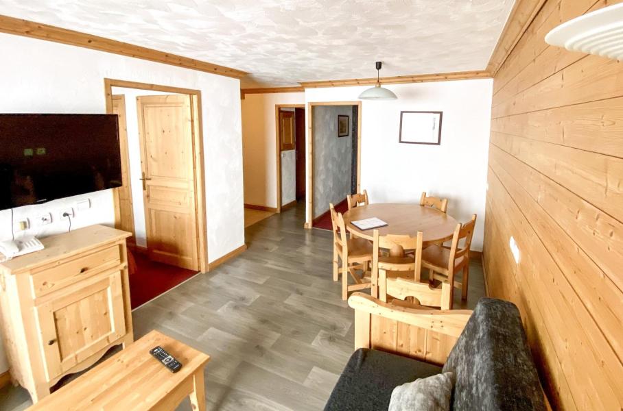 Ski verhuur Les Chalets de l'Adonis - Les Menuires - Woonkamer