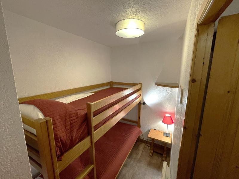 Rent in ski resort 2 room apartment cabin 2-4 people (002) - Les Côtes d'Or Chalet Argentière - Les Menuires - Bedroom