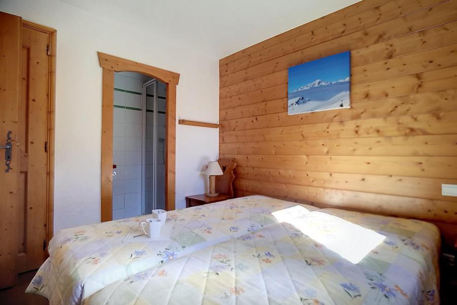 Rent in ski resort 3 room apartment 6 people (0002) - Résidence Ancolie - Les Menuires - Bedroom