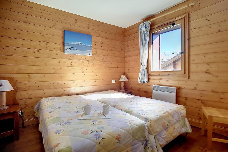 Rent in ski resort 3 room apartment 6 people (0002) - Résidence Ancolie - Les Menuires - Bedroom