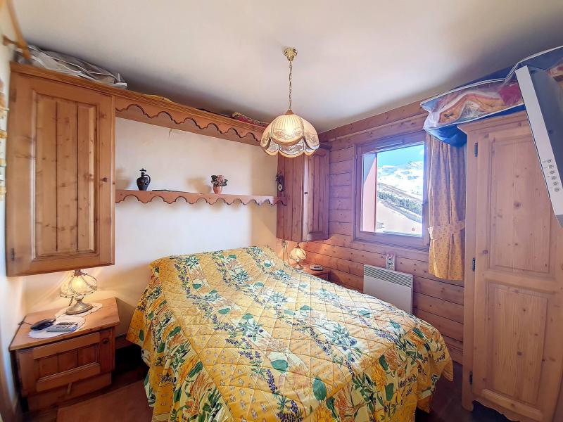 Rent in ski resort 3 room apartment 6 people (0012) - Résidence Ancolie - Les Menuires - Bedroom