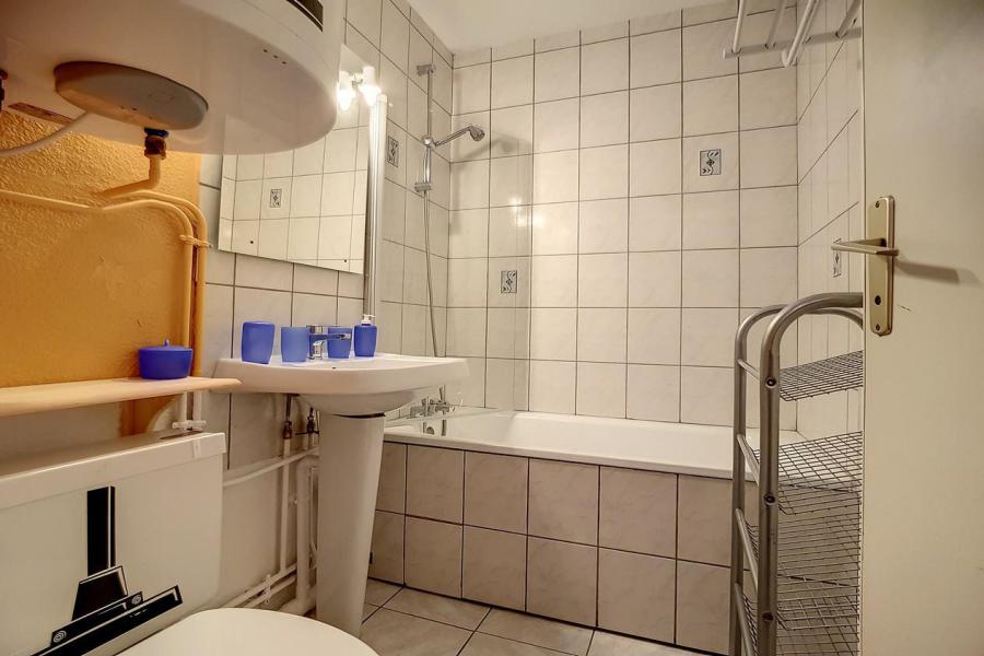 Location au ski Studio cabine 4 personnes (1011) - Résidence Asters B3 - Les Menuires - Salle de bain