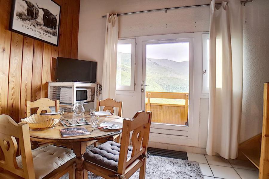 Rent in ski resort Studio mezzanine 4 people (77) - Résidence Carlines II - Les Menuires - Living room