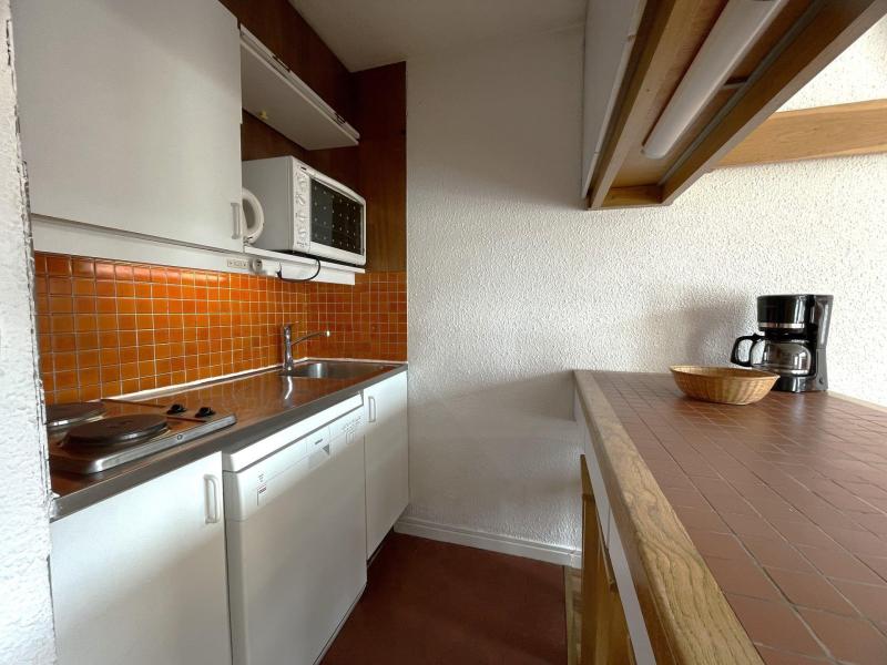 Rent in ski resort 3 room triplex apartment 7 people (835) - Résidence Challe - Les Menuires - Kitchen