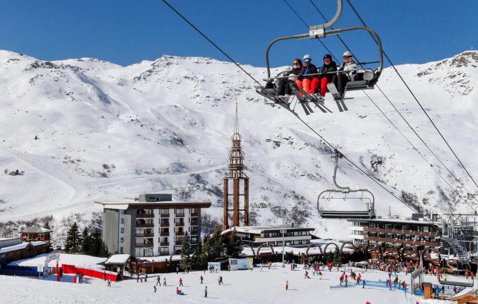 Rent in ski resort Résidence Chanteneige Croisette - Les Menuires - Winter outside