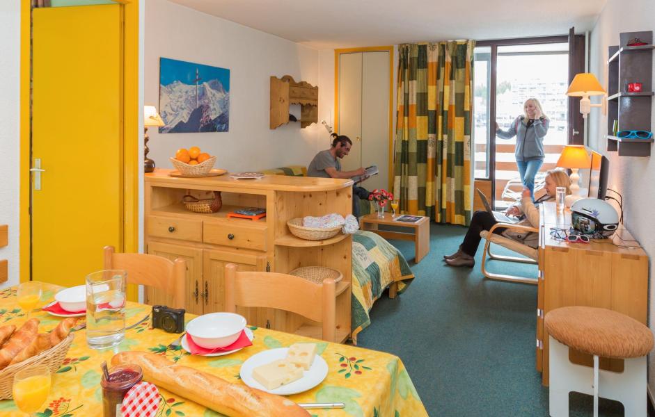 Rent in ski resort Résidence Chanteneige Croisette - Les Menuires - Living room