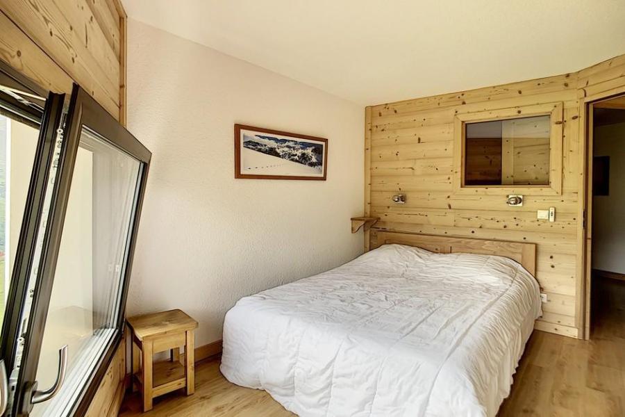 Rent in ski resort 2 room mezzanine apartment 5 people (317) - Résidence de Caron - Les Menuires - Bedroom