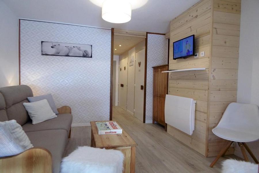 Rent in ski resort 3 room mezzanine apartment 8 people (0109) - Résidence de Caron - Les Menuires - Apartment