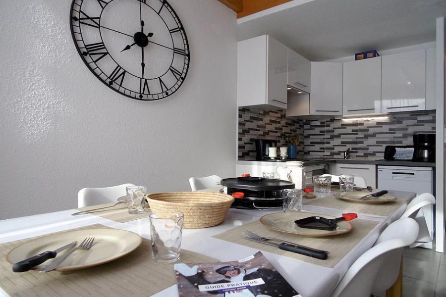 Rent in ski resort 3 room mezzanine apartment 8 people (0109) - Résidence de Caron - Les Menuires - Living room