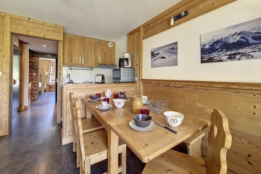 Ski verhuur Appartement 2 kamers 6 personen (618) - Résidence de Caron - Les Menuires - Woonkamer