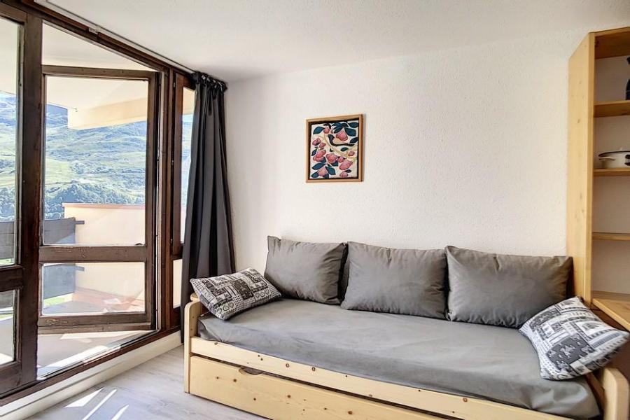 Rent in ski resort Studio 4 people (705) - Résidence de Caron - Les Menuires - Living room