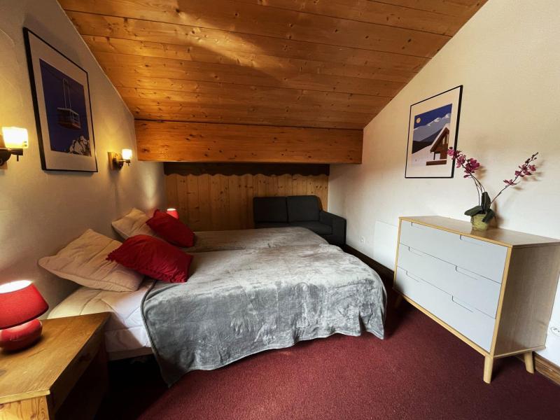 Rent in ski resort 6 room triplex apartment 10 people (1 kayleigh) - Résidence Geffriand - Les Menuires - Bedroom
