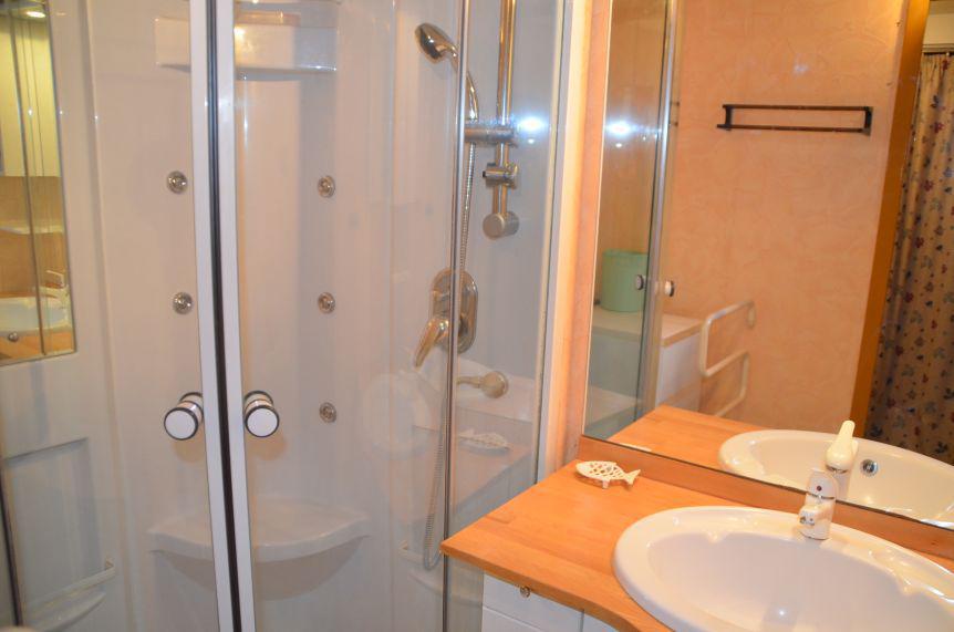 Rent in ski resort 3 room mezzanine apartment 8 people (1009) - Résidence la Grande Masse - Les Menuires - Bath-tub