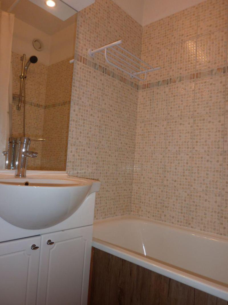 Rent in ski resort 1 room apartment 4 people (B77) - Résidence le Jettay - Les Menuires - Bathroom