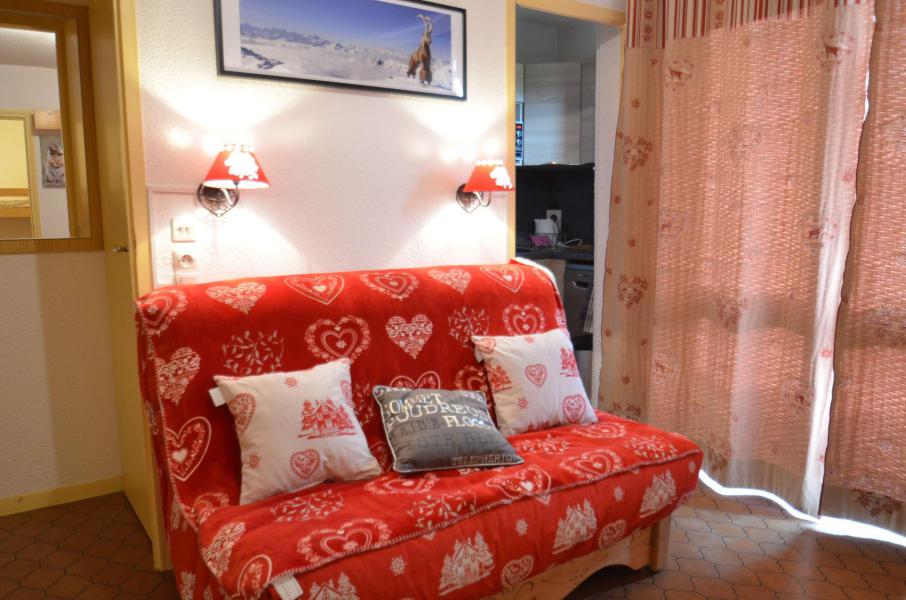 Rent in ski resort 2 room apartment sleeping corner 4 people (C113) - Résidence le Jettay - Les Menuires - Living room