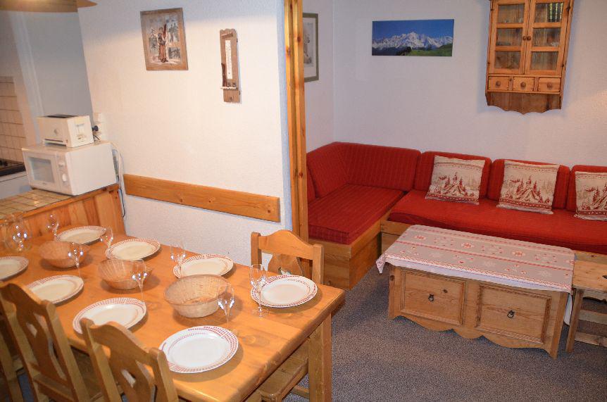 Rent in ski resort 2 room mezzanine apartment 7 people (C136) - Résidence le Jettay - Les Menuires - Table