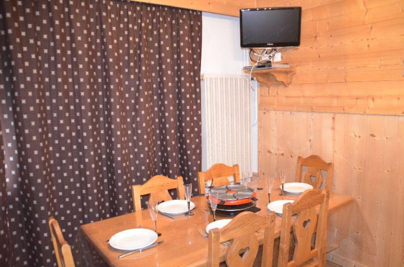 Location au ski Appartement 2 pièces 6 personnes (B53) - Résidence le Jettay - Les Menuires - Table