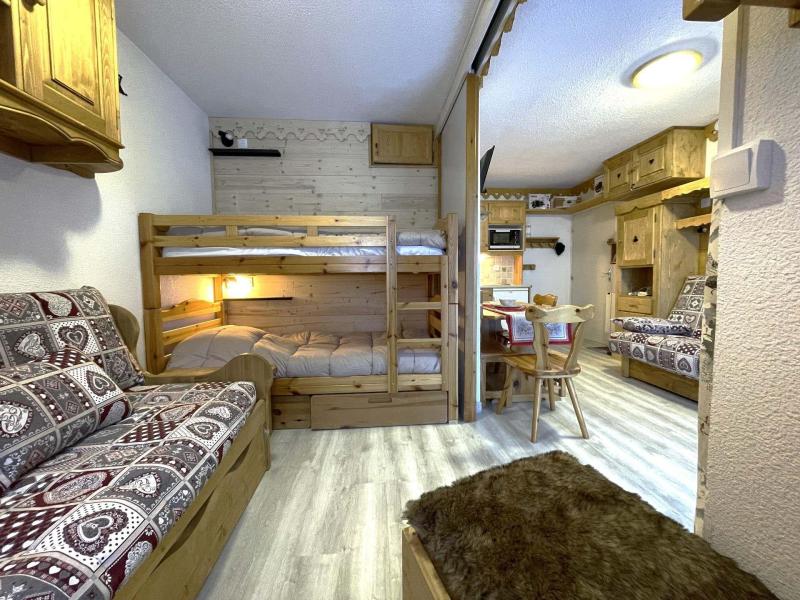 Rent in ski resort Studio sleeping corner 4 people (B35) - Résidence le Jettay - Les Menuires - Bedroom