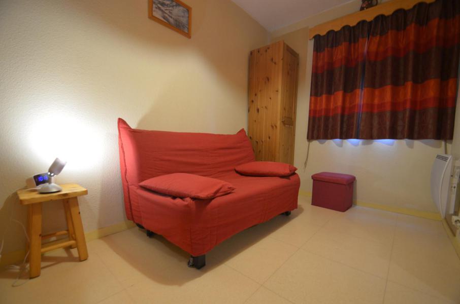 Rent in ski resort Studio sleeping corner 4 people (B56) - Résidence le Jettay - Les Menuires - Bedroom