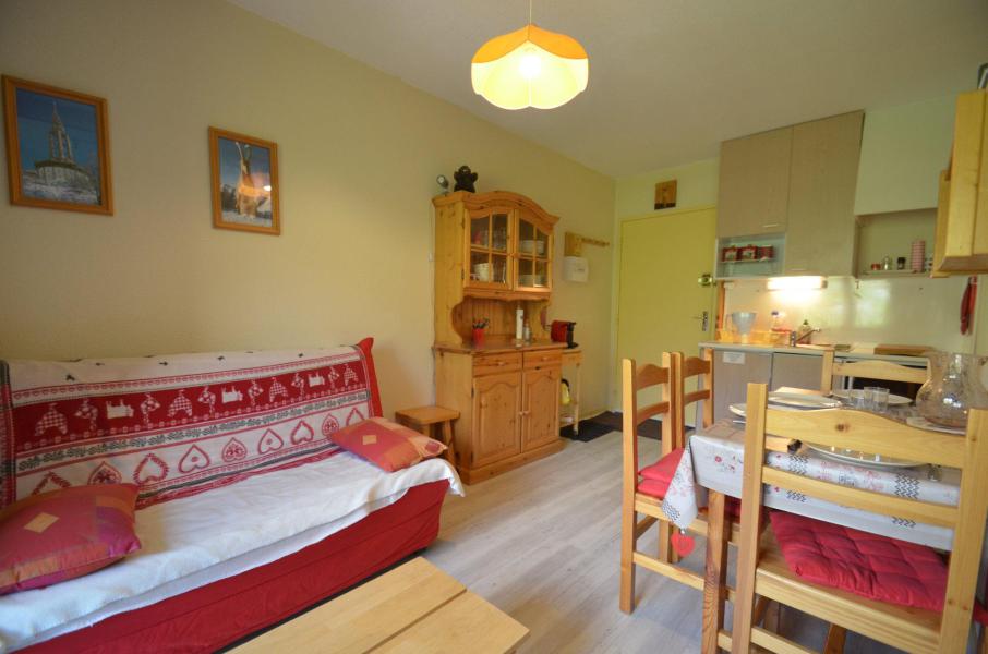 Rent in ski resort Studio sleeping corner 4 people (B56) - Résidence le Jettay - Les Menuires - Living room