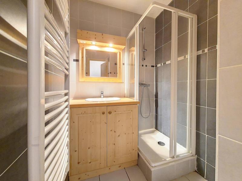 Rent in ski resort Studio 4 people (0021) - Résidence le Lac du Lou - Les Menuires - Shower room