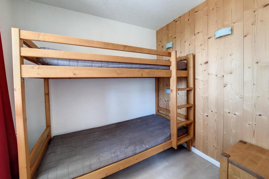 Rent in ski resort 2 room apartment 4 people (215) - Résidence le Median - Les Menuires - Bedroom