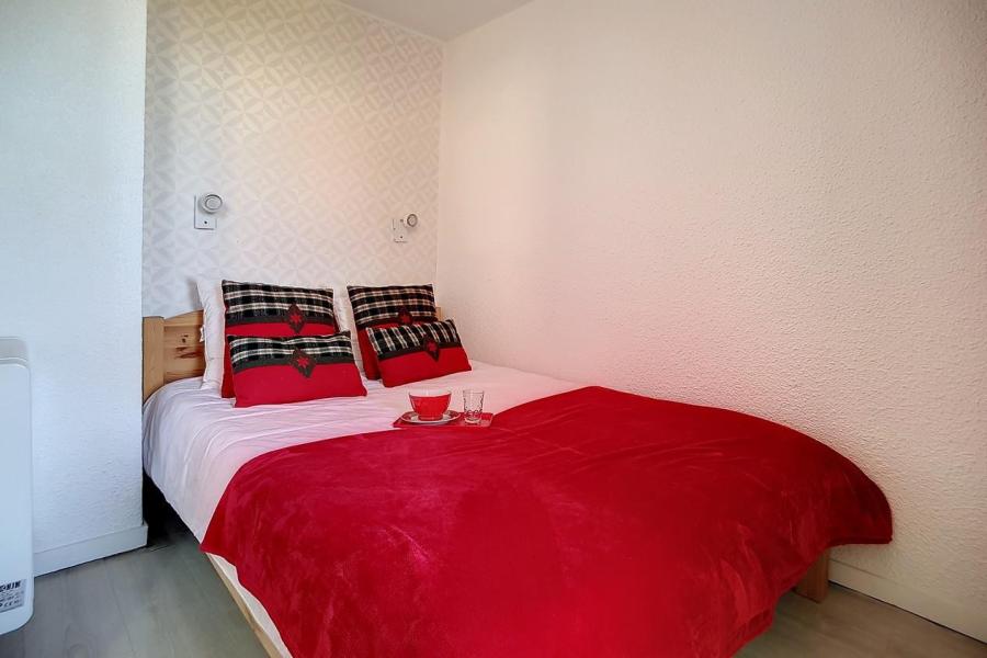 Rent in ski resort 2 room apartment 4 people (420) - Résidence le Median - Les Menuires - Bedroom