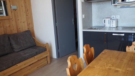 Rent in ski resort Studio sleeping corner 3 people (228) - Résidence le Median - Les Menuires - Living room