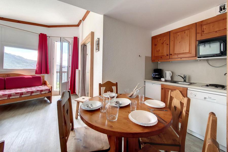 Rent in ski resort Studio sleeping corner 4 people (715) - Résidence le Median - Les Menuires - Living room