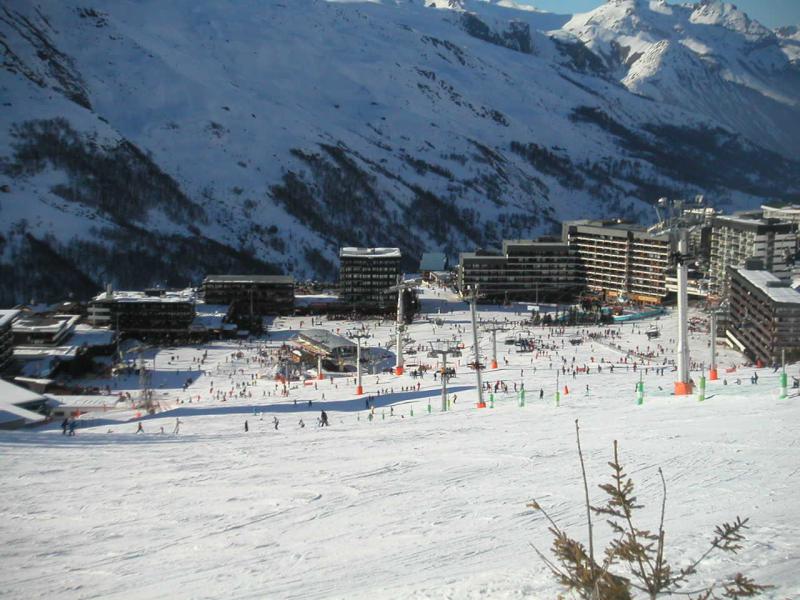 Rent in ski resort Résidence le Pelvoux - Les Menuires - Winter outside